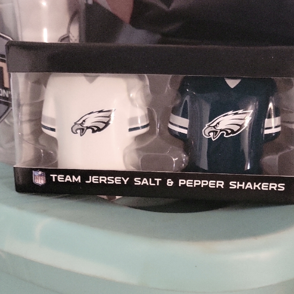 NFL Philadelphia Eagles Jersey Salt & Pepper Shakers NIB